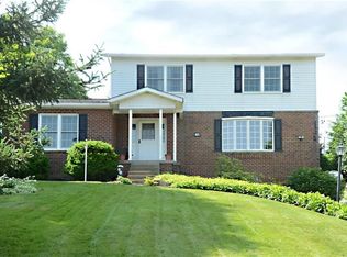 61 Swallow Hill Rd, Carnegie, PA 15106