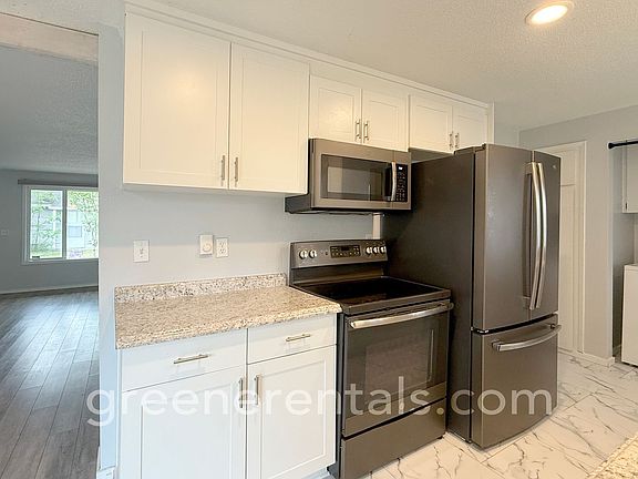 4th image of 923 S 5th Ave SW