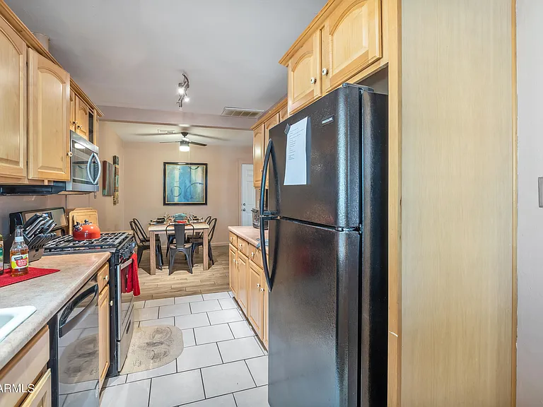 842 W Fairmount Ave — Photo 22
