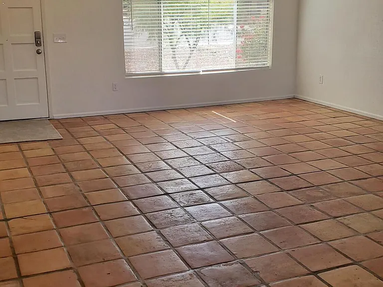 1134 W Hermosa Dr — Photo 2
