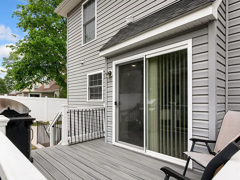 2427 Fort Dr — Photo 22