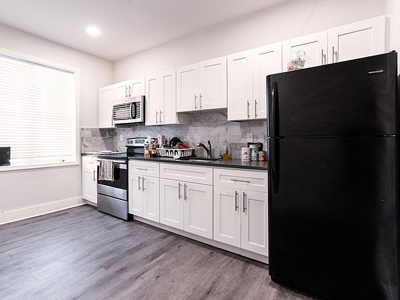 3rd image of 4465 N Gratz St #16