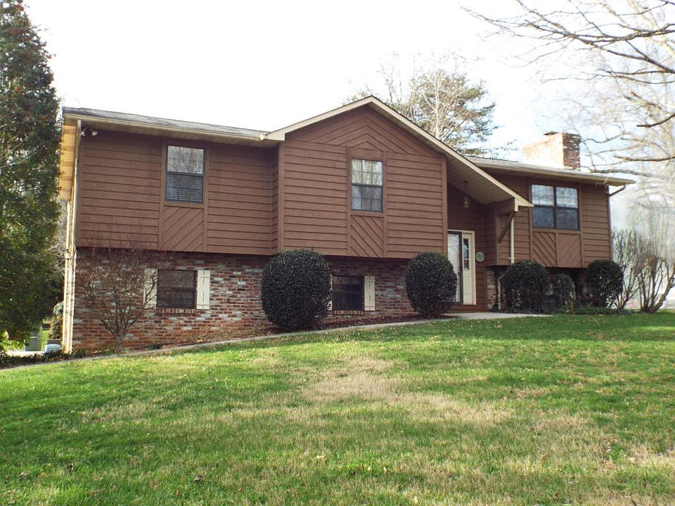 1st image of 3197 Fairoaks Dr