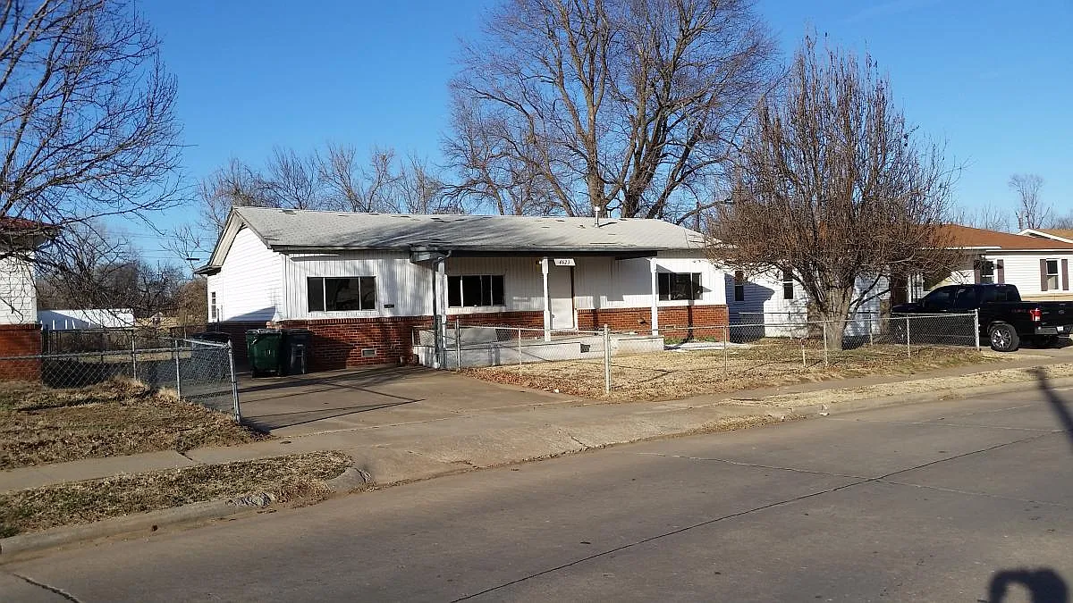 3 bed, 1216 sqft, $1,150 — Photo 1