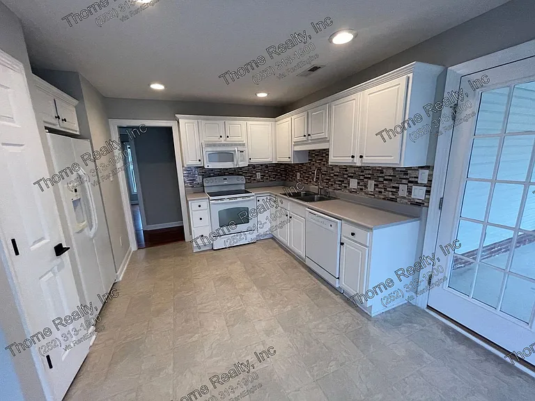 1845 Bridgewood Rd — Photo 2