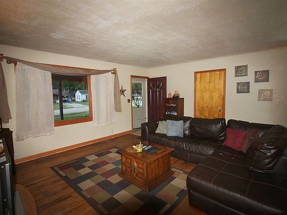 4th image of 405 E Cedar St