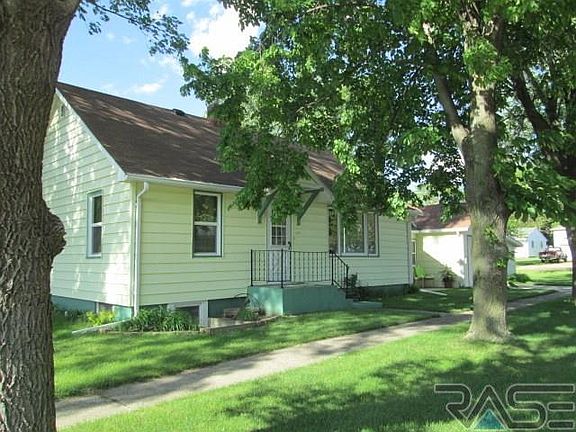 2nd image of 200 E Birch St