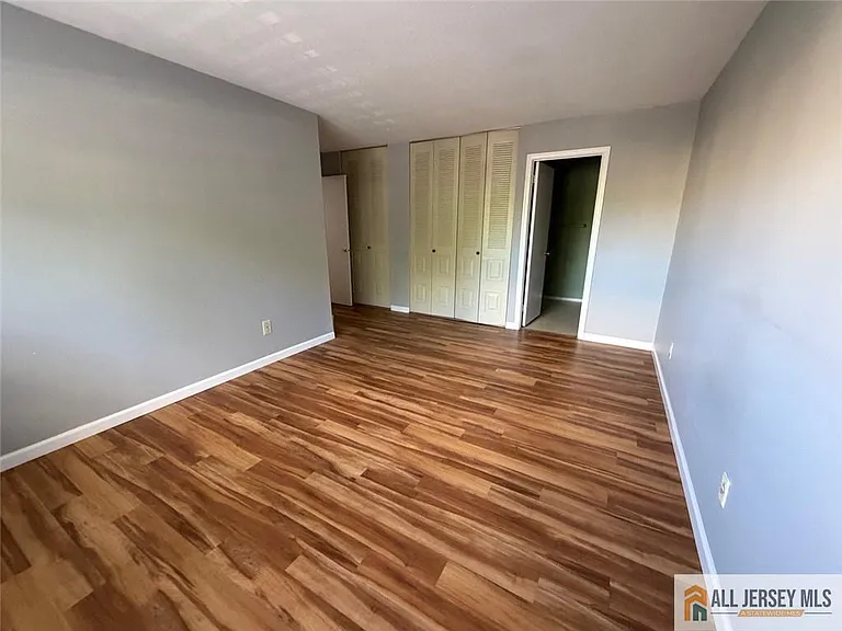 601 Sunshine Ct #601 — Photo 6