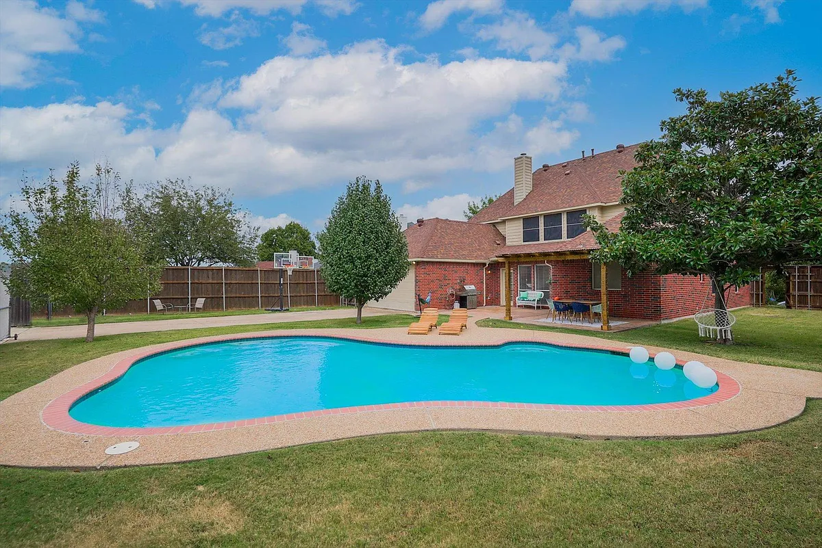 Building Photo - 7007 Longmeadow Dr #7007