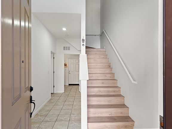 2nd image of 1033 Sundrop Ln