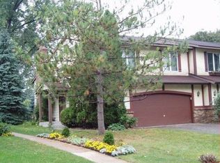 2417 Oxford St N, Roseville, MN 55113