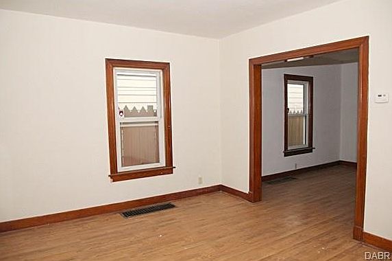 5th image of 205 Notre Dame Ave
