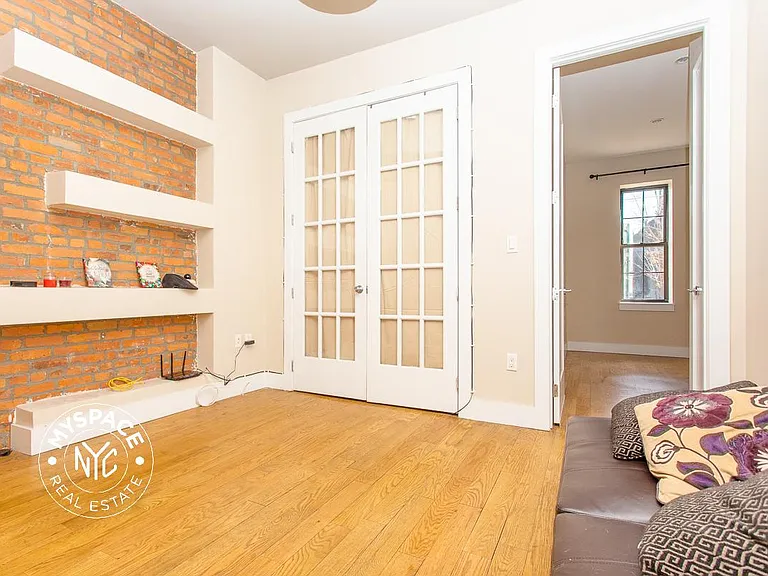1872 Menahan St #1R — Photo 3