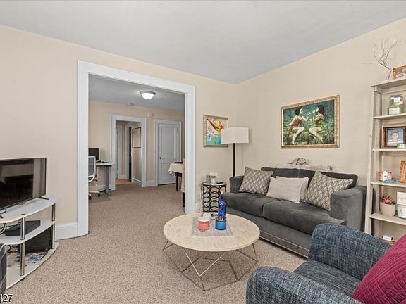 4th image of 11 Grove St