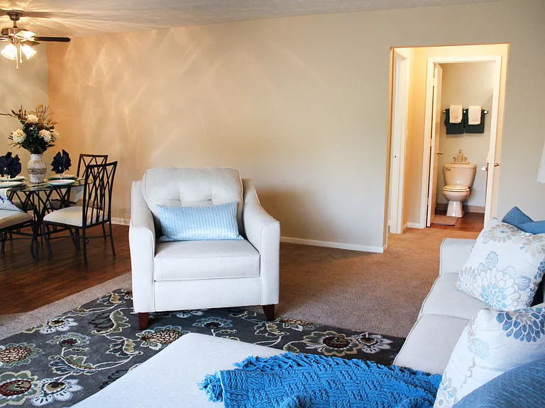 Hunter's Creek Apartments — Photo 24