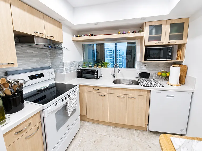 2655 Collins Ave #2306 — Photo 5