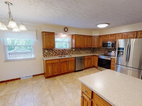 5th image of 44 Naomi Ct