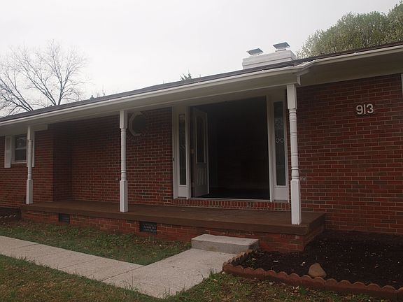 2nd image of 913 W Beaver Creek Dr