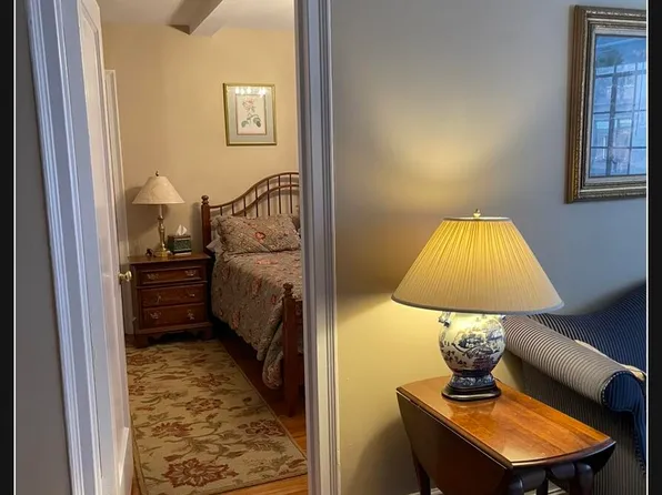 321 East 43rd Street image 4 of 12