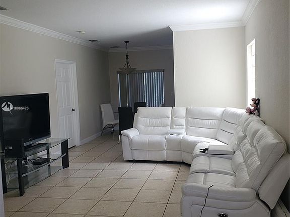 3rd image of 2641 NE 4th St Unit 104