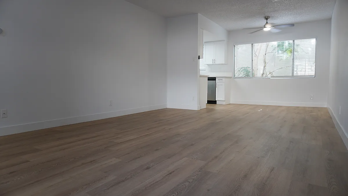 Building Photo - 4331 Ventura Canyon Ave #5
