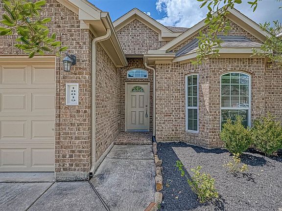 2nd image of 10019 Taylor Springs Ln