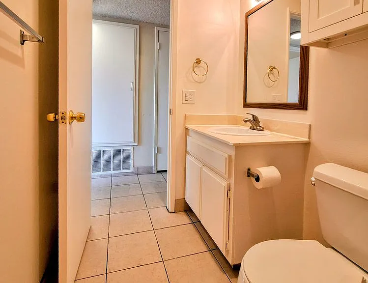 247 N Capitol Ave #243-7 — Photo 21