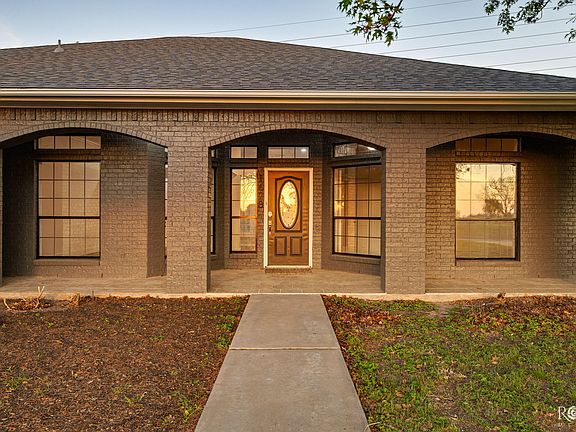 4th image of 1628 Country Club Rd