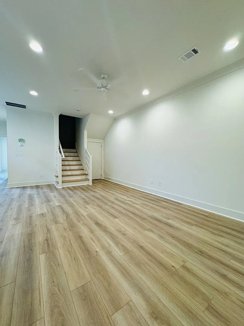 Modern 3 Bed / 3.5 Bath Townhome with Garage Prime Location Near Dining, Shopping & Entertainment! — Photo 3