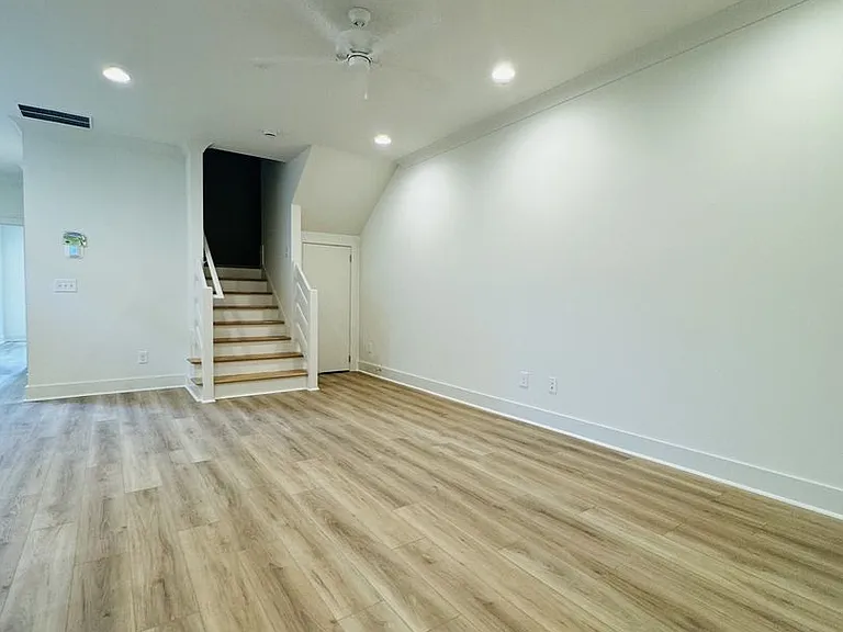 1108 Runningvine Ln — Photo 2