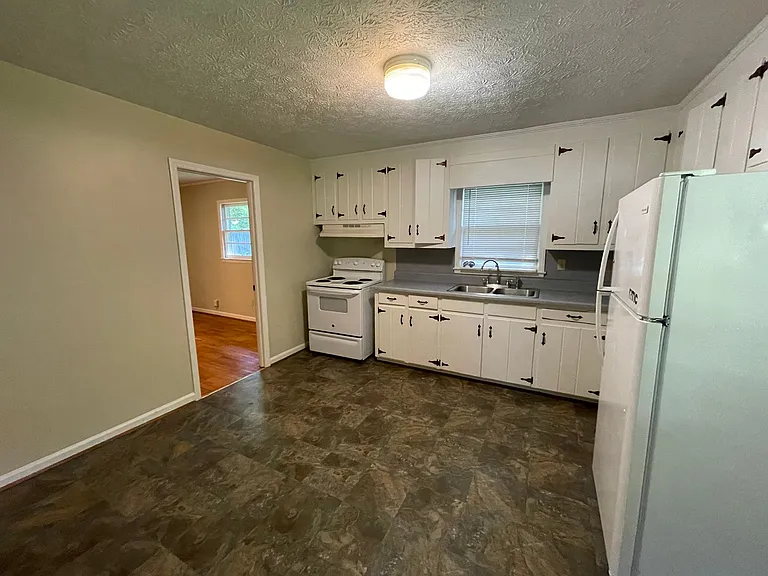 318 Garden Ave SE — Photo 5
