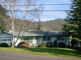 717 NE Beacon Dr, Grants Pass, OR 97526