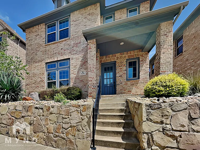 1278 Ocean Breeze Dr — Photo 1