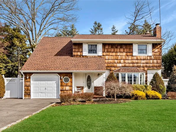 10 Tucker Court, Melville, NY 11747