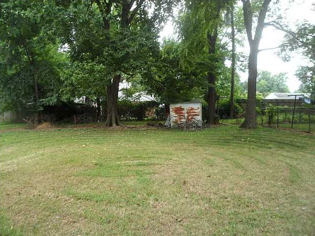 2nd image of 2271 E Illinois St