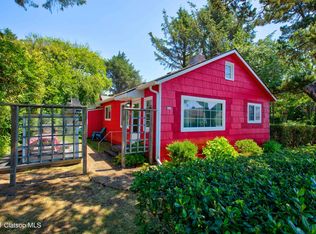 887 S Hemlock St, Cannon Beach, OR 97110