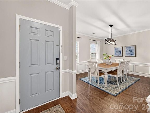5th image of 1011 Wellscroft Rd