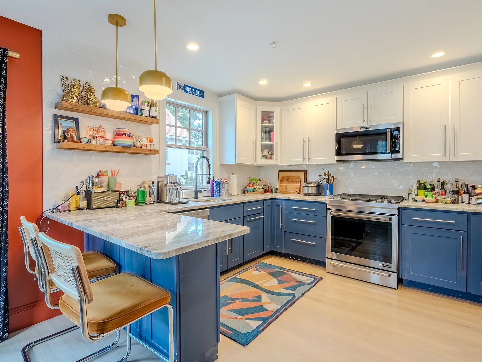 3 bed, 3.5 bath, 1674 sqft, $4,300 — Photo 3