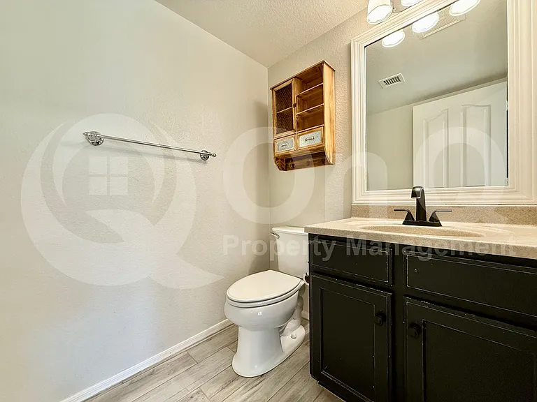 1481 E Cheyenne St — Photo 29