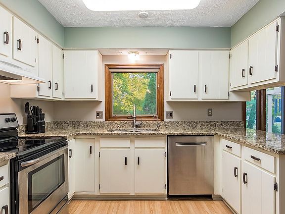 2nd image of 10311 N Crosset Hill Dr