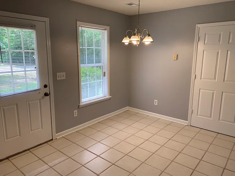 2827 Bobwhite Cir #B — Photo 6