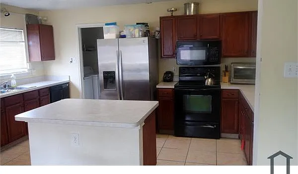 725 King St — Photo 2