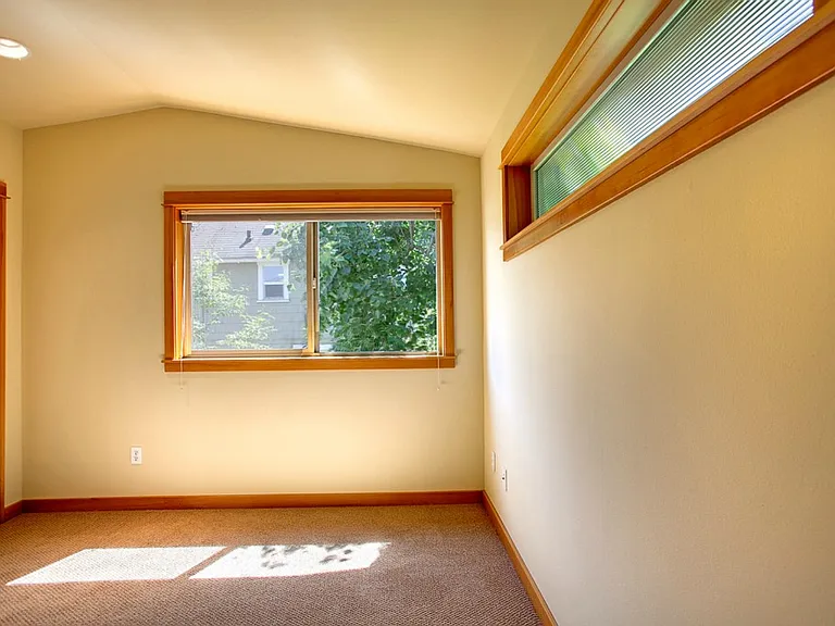 624 W Emerson St #B — Photo 6
