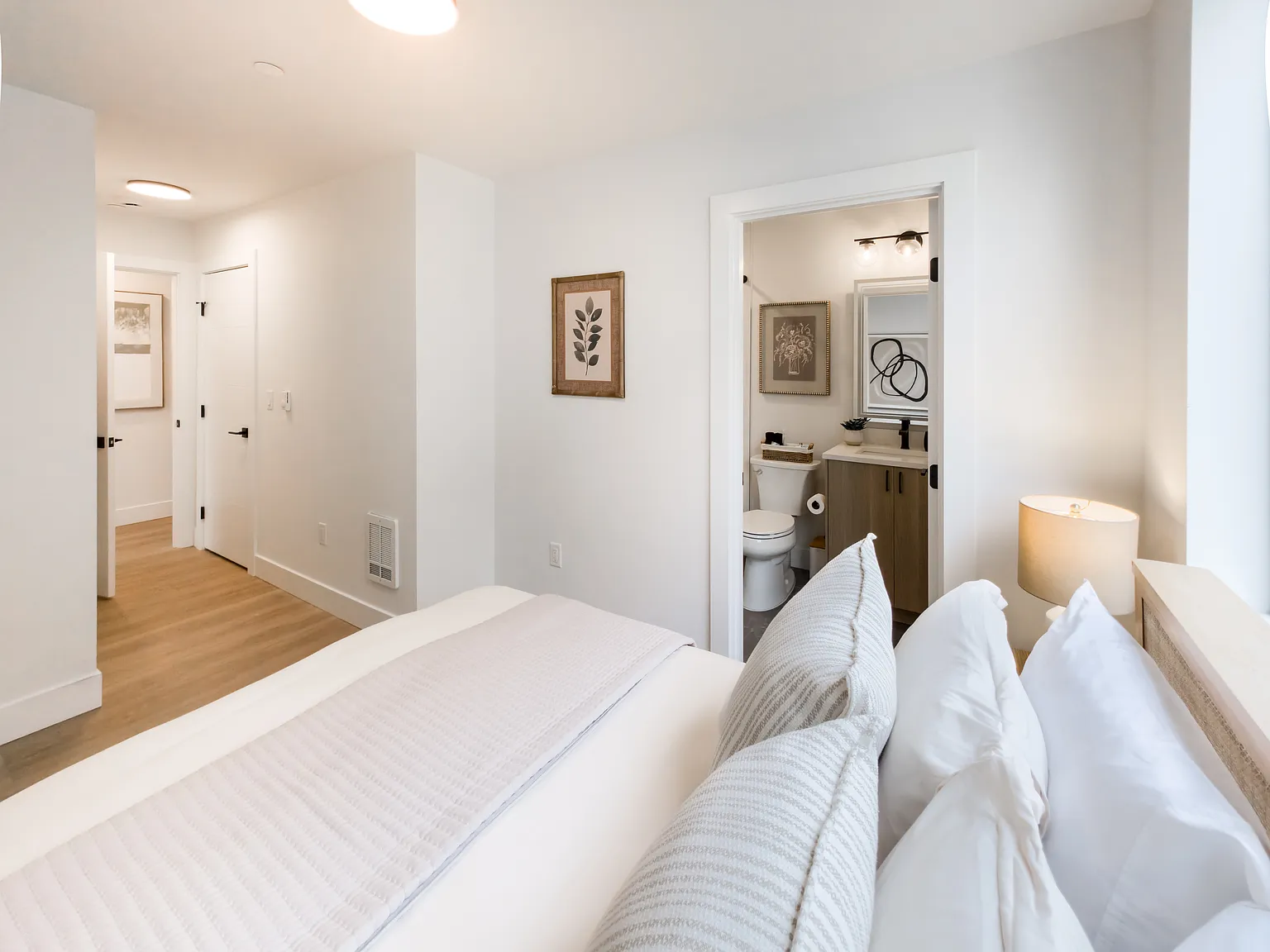 2 bed, 2.5 bath, 1500 sqft, $5,600 — Photo 3