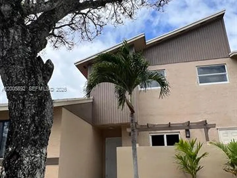 3632 SW 112th Ave #6-3 — Photo 1