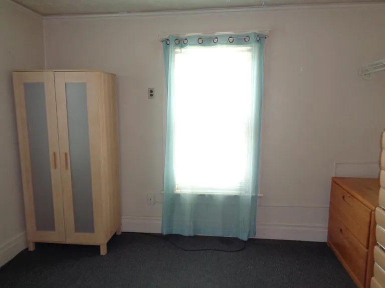 221 N Ashley St — Photo 5
