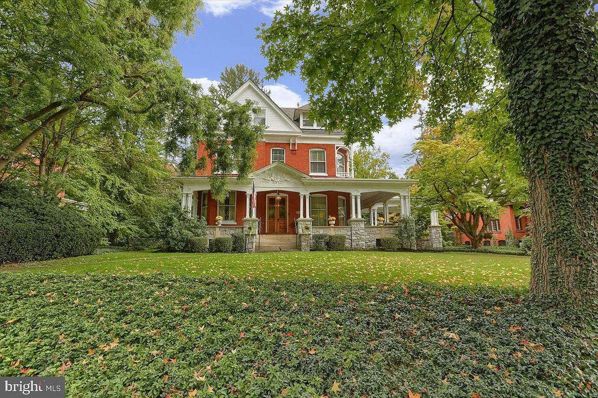 1023 Marietta Ave photo 1