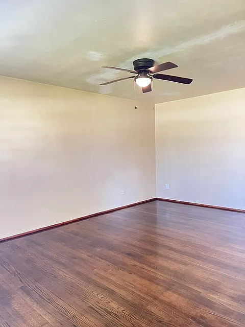 1/1 half duplex close to shopping, $1,050/month — Photo 4