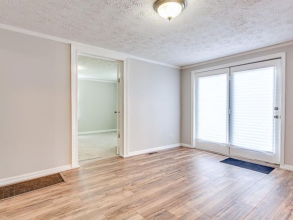 4th image of 3111 Washington Pike