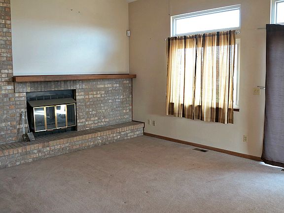 4th image of 7565 Hickorywood Dr